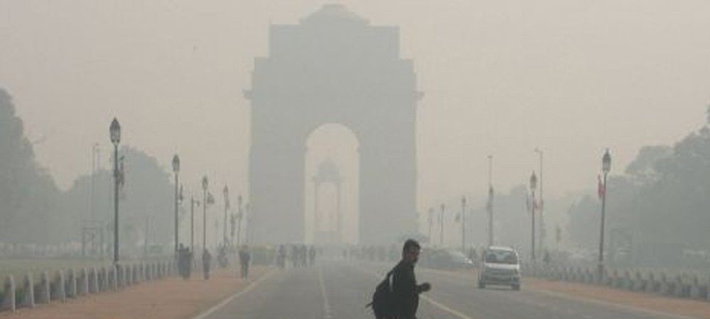दिल्ली को निगलता धुंध और धुंआ