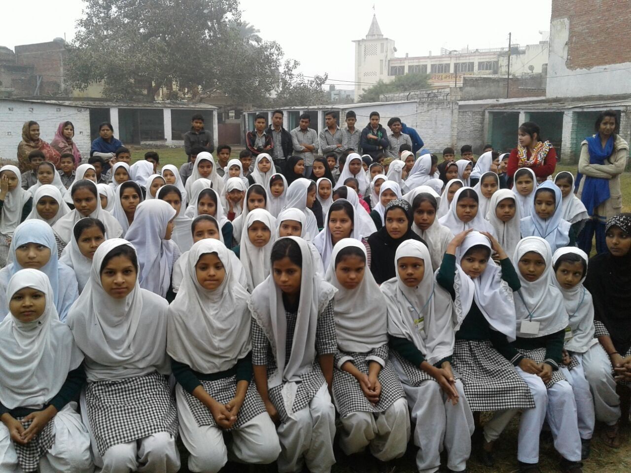 फैजाबाद में मदरसे की छात्राओं ने #स्वयंफेस्टिवल से जानीं यूपी 100 की बारिकियां
