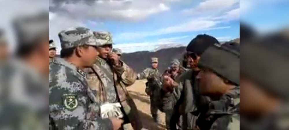“ये मेरे देश की ज़मीन है”: भारतीय सैनिकों ने चीन के सैनिकों से आँखों में आँखें डाल कर कहा , देखें  वीडियो