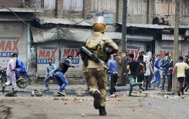 क्या कश्मीर में हिंसा नियंत्रण से बाहर जा रहा है?