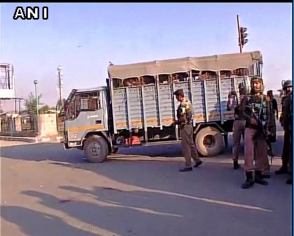श्रीनगर आतंकी हमले में CRPF का  SI शहीद,  सेना ने आतंकियों को घेरा  