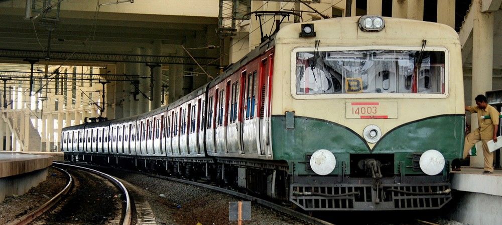 नई दिल्ली जाने वाली ट्रेन पहुंच गई पुरानी दिल्ली, लॉग आपरेटर निलंबित
