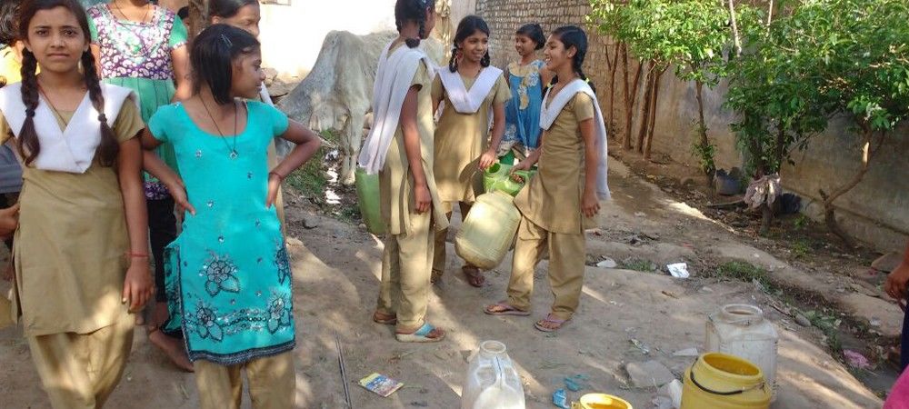 कस्तूरबा गांधी आवासीय बालिका विद्यालय की छात्राएं पानी के लिए भटकने को मजबूर 