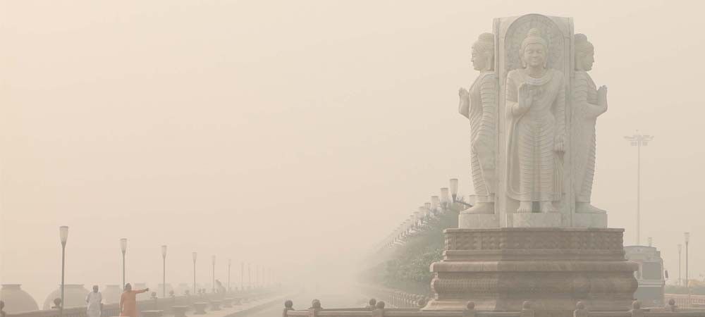 लखनऊ में भी छा गई दिल्ली वाली धुंध