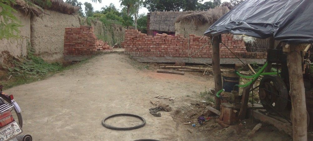 रायबरेली में सरकारी फरमान से सैकड़ों ग्रामीण बेघर 