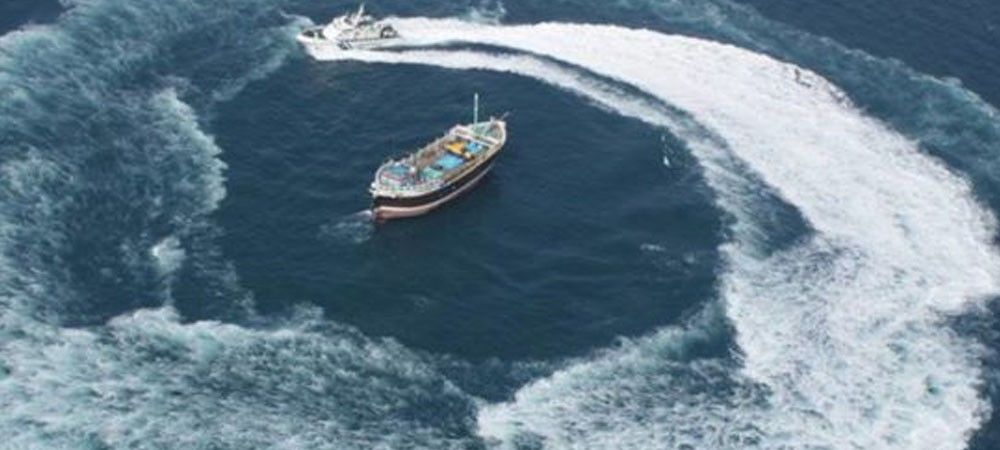 गुजरात तट के निकट पाकिस्तानी नौका पकड़ी गई