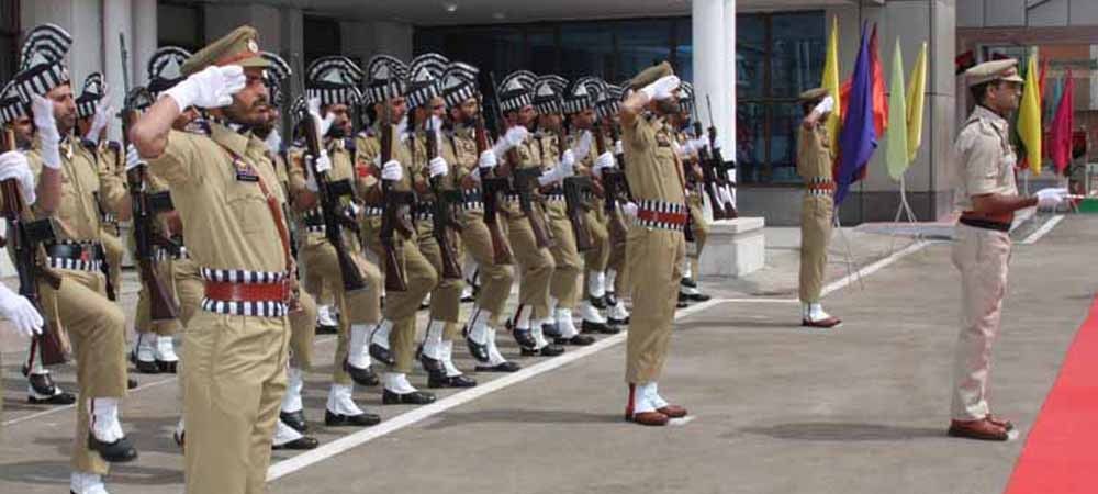 पुलिस अधिकारियों की भर्ती करे कश्मीर सरकार: केंद्र
