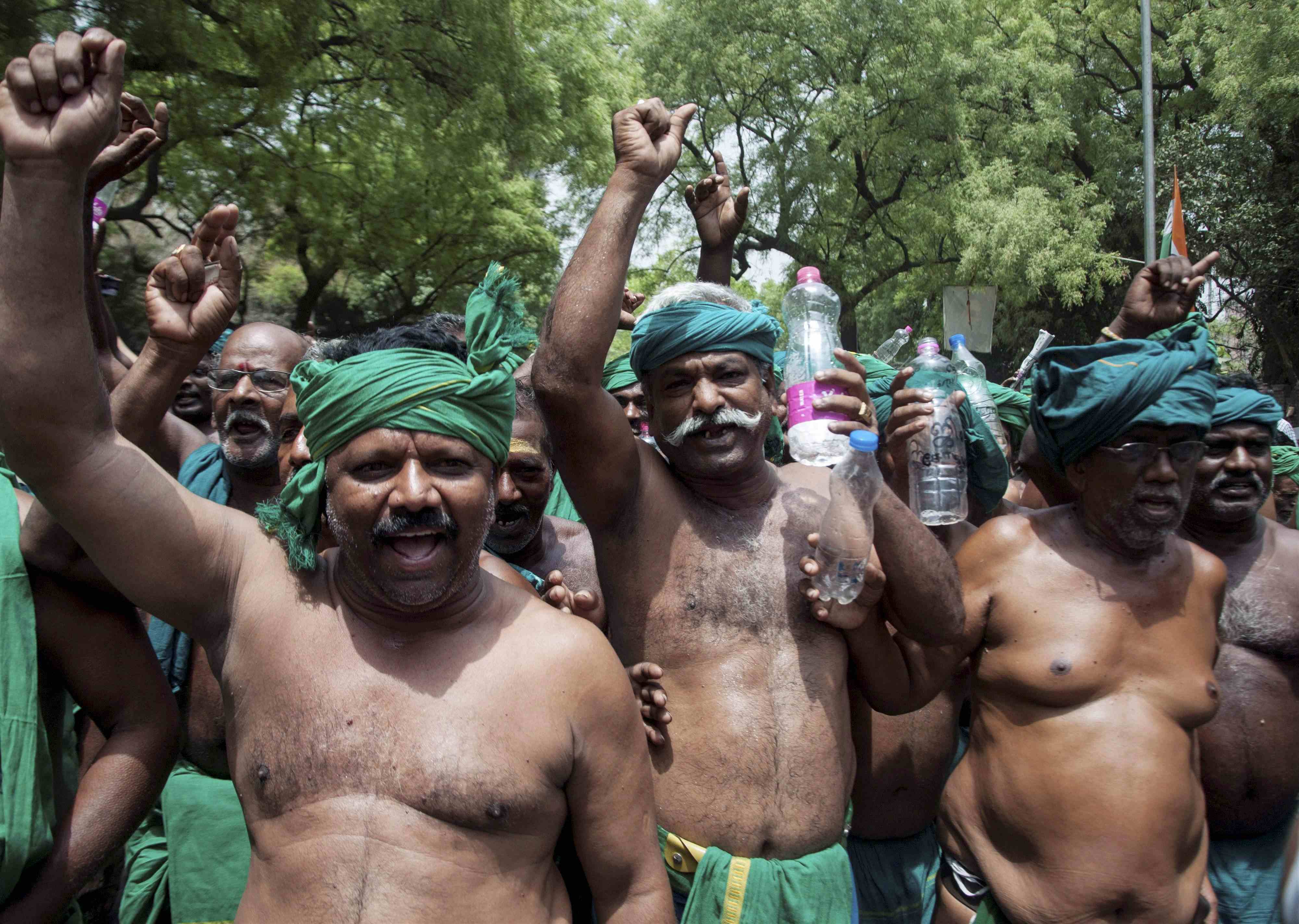 तमिलनाडु के किसानों कि कर्जमाफी पर सुप्रीम कोर्ट ने लगाई रोक