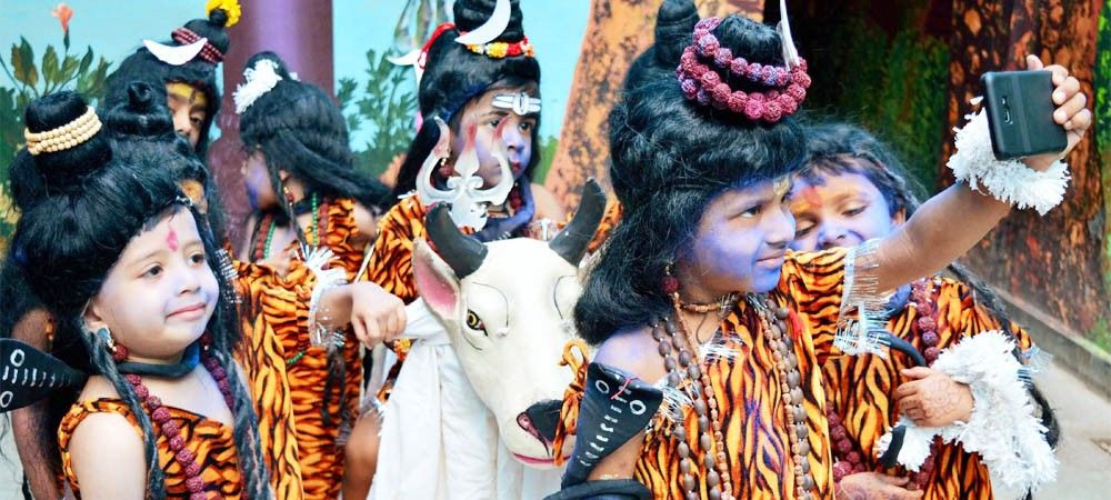 मध्य प्रदेश में महाशिवरात्रि पर भोजपुर शिव मंदिर से लेकर महाकाल के दरबार में श्रद्घालुओं की उमड़ी भीड़ 