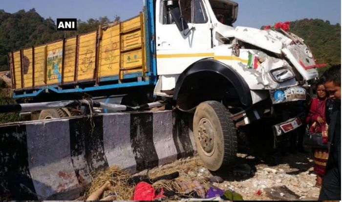 आंध्र प्रदेश के चित्तूर में बेकाबू ट्रक ने भीड़ को कुचला, 20 लोगों की मौत