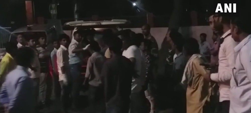 बिहार: क्षमता से दो गुना भरी बस अनियंत्रित होकर पुल के नीचे गिरी, हादसे में 10 लोगों की मौत