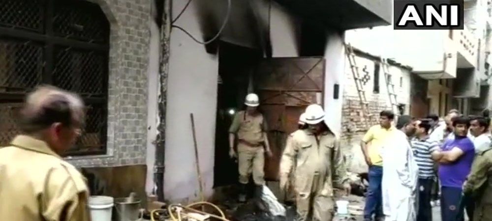 दिल्ली: जूता फैक्ट्री में लगी आग, चार की मौत