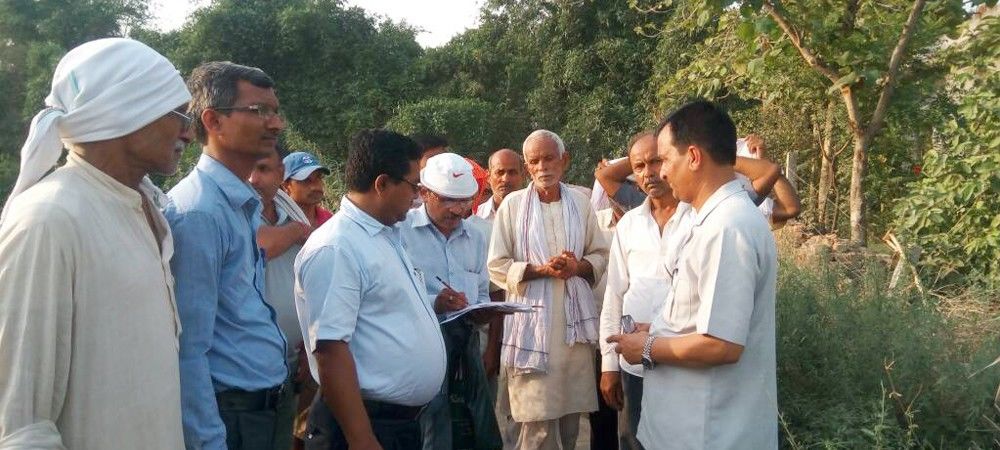 गोरखपुर में चल रहे चकबंदी में किसानों ने लगाया मनमानी का आरोप