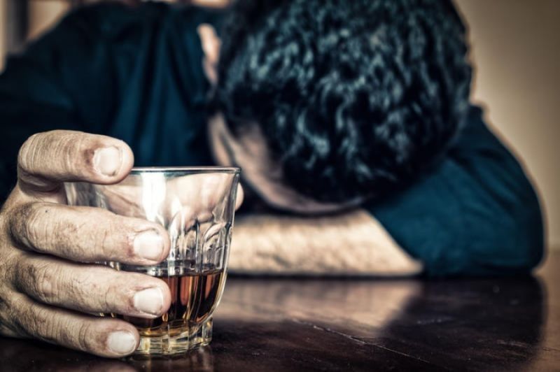 शराब तनाव को नहीं आपके शरीर को नष्ट कर रही है