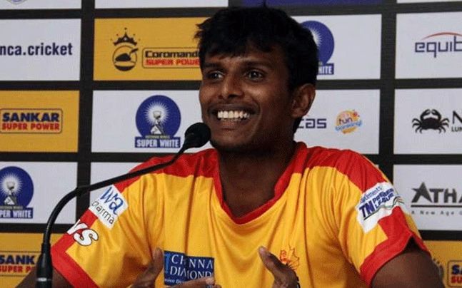 कुली का बेटा खेलेगा आईपीएल, सहवाग ने तीन करोड़ में नटराजन को खरीदा