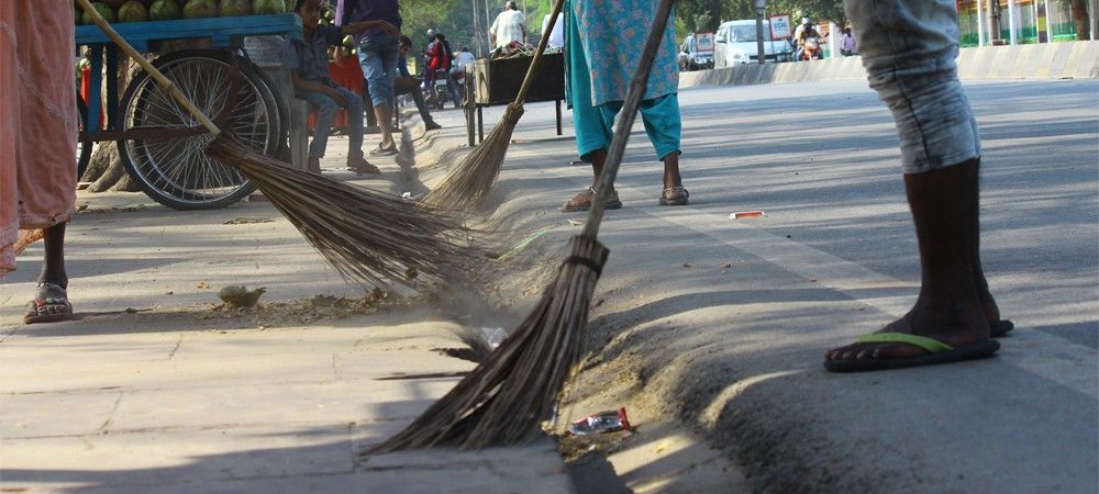 मौजूदा मानसिकता में स्वच्छ भारत आसान नहीं है 