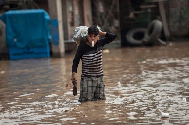पेरु बाढ़ में फंसे हजारों लोग 