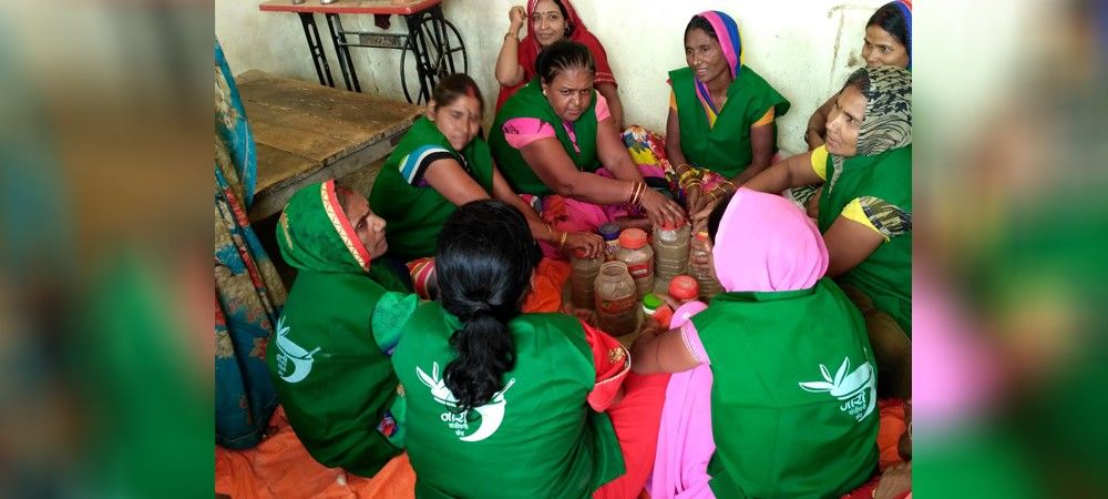 इस गाँव की महिलाएं प्राकृतिक तरीके से कर रहीं गंभीर रोगों का इलाज