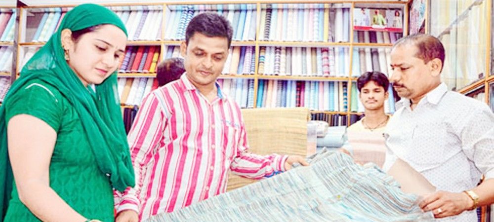 मोदी राज में खादी की बल्ले-बल्ले, एक साल में खादी और ग्रामीण उत्पादों ने की 50,000 करोड़ की बिक्री