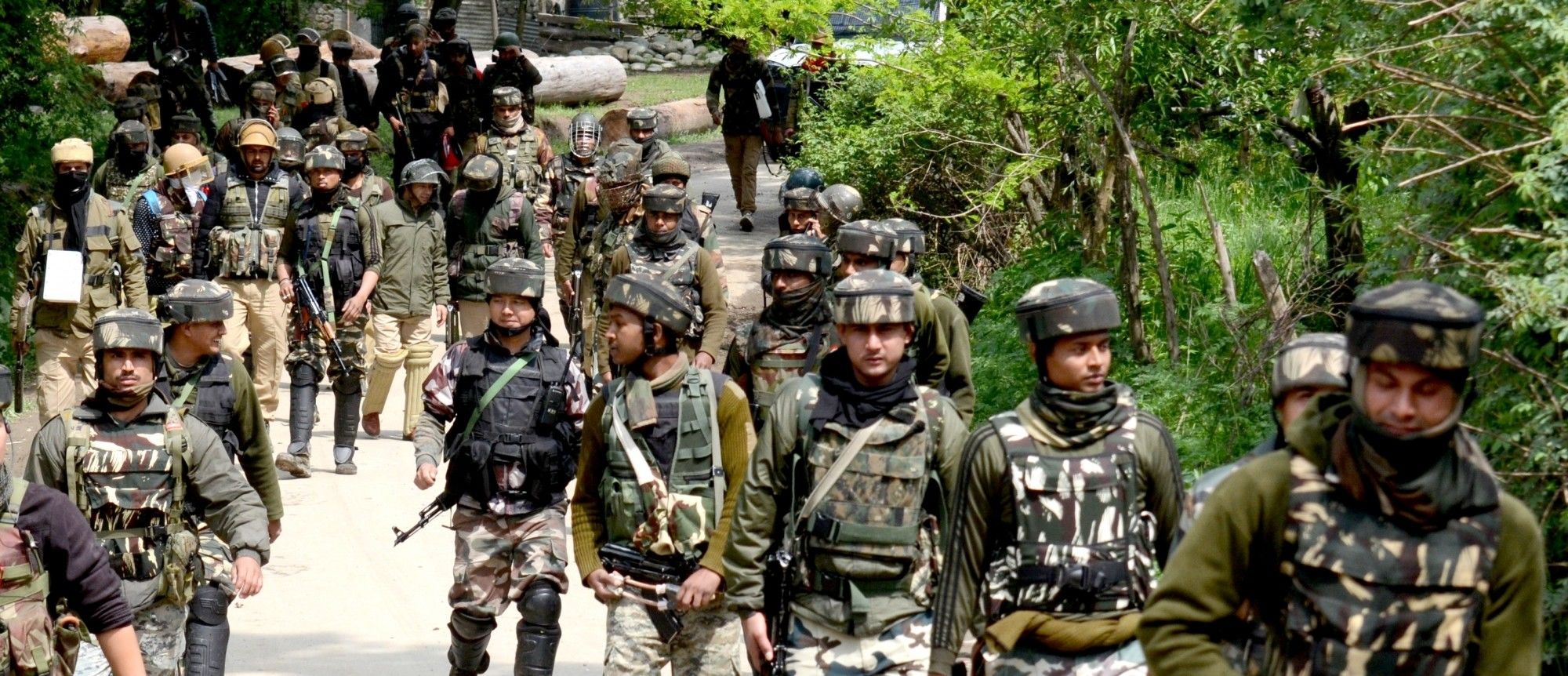 कश्मीर में सेना ने किया आतंकवादी तलाशी अभियान
