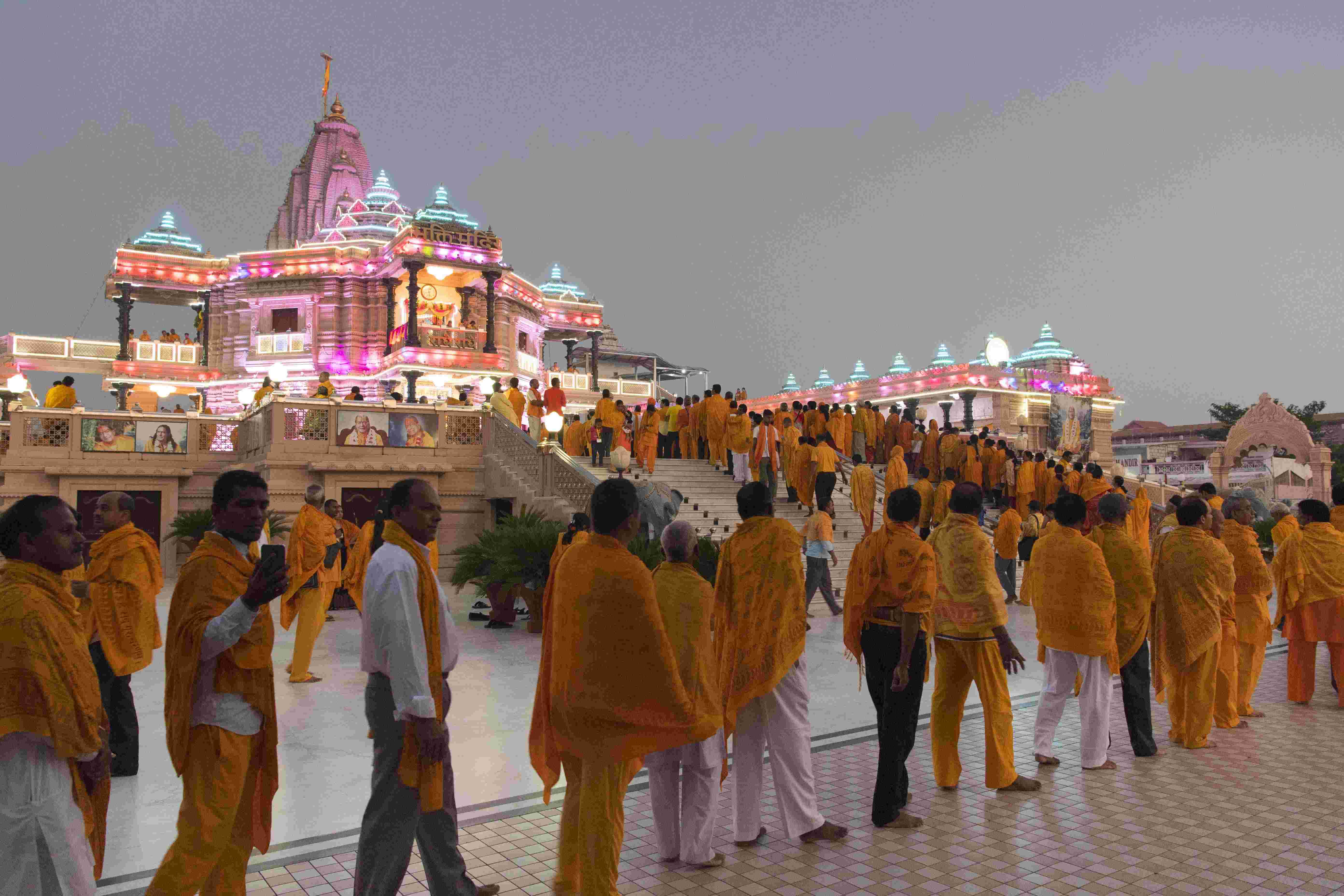 भक्तिधाम–मनगढ़ में भव्‍यता से मनाई गई विश्व जगद्गुरु कृपालु जी महाराज की जयंती