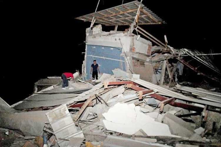 इक्वाडोर में भूकंप से अब तक 77 की मौत, 588 से ज्यादा लोग ज़ख्मी