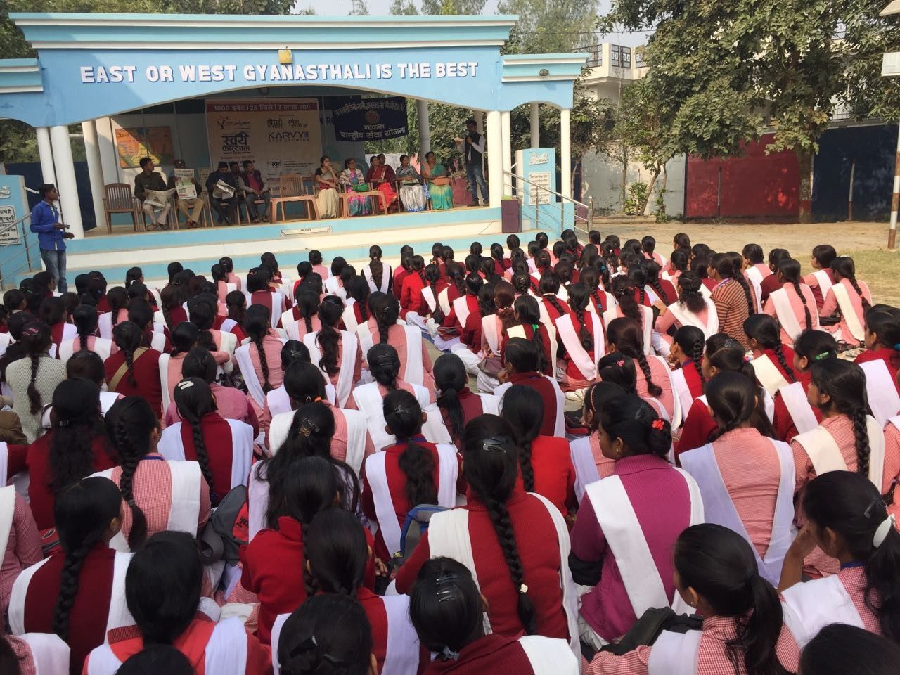 गोण्डा में #स्वयं फेस्टिवल में बच्चों को शिक्षा, तो युवाओं को रोज़गार और महिलाओं को सुरक्षा की जानकारी मिली