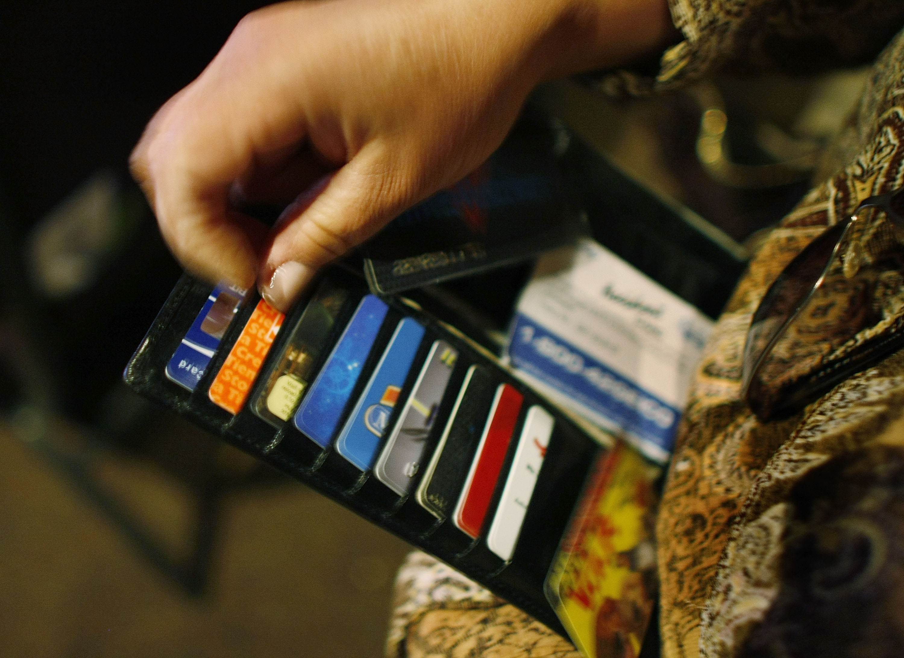 कहीं आपके ATM/Debit Card की जानकारी भी तो चोरी नहीं हुई? तुरंत उठाएं ये कदम