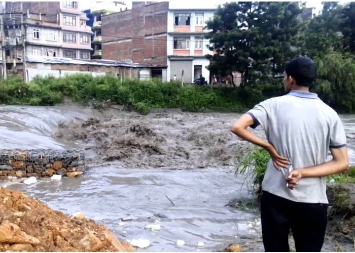 नेपाल में बाढ़ और भूस्खलन से 39 लोगों की मौत, हज़ारों लोग विस्थापित