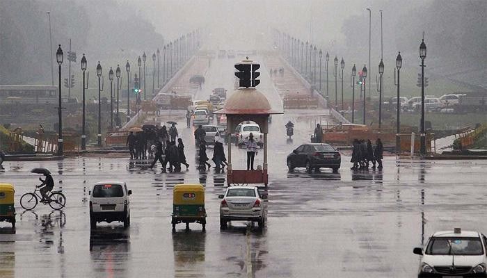 दिल्ली व पंजाब में हल्की बारिश से पारा लुढ़का, ठंड बढ़ी