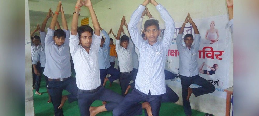 ग्रामीणों को योग के लिए प्रेरित कर रही योग भारती