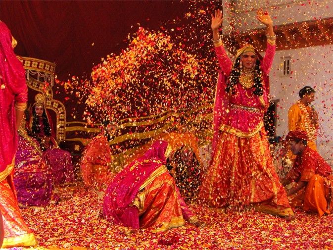 Image result for बसंत पंचमी के साथ ब्रज में छाई होली की उमंग, बांके बिहारी मंदिर में बरसा आस्था का रंग