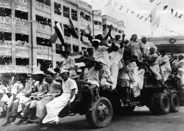 15 अगस्त 1947 : कुछ ऐसा था अंग्रेजों से आजादी के जश्न का माहौल, देखें तस्वीरें