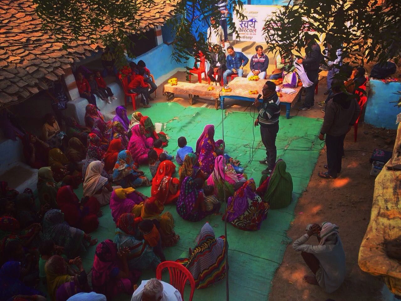 स्वयं फेस्टिवल: ‘उन दिनों’ का टैबू तोड़ने की कोशिश. ललितपुर के सिंधवाहा में गांव की महिलाओं ने की माहवारी पर चर्चा
