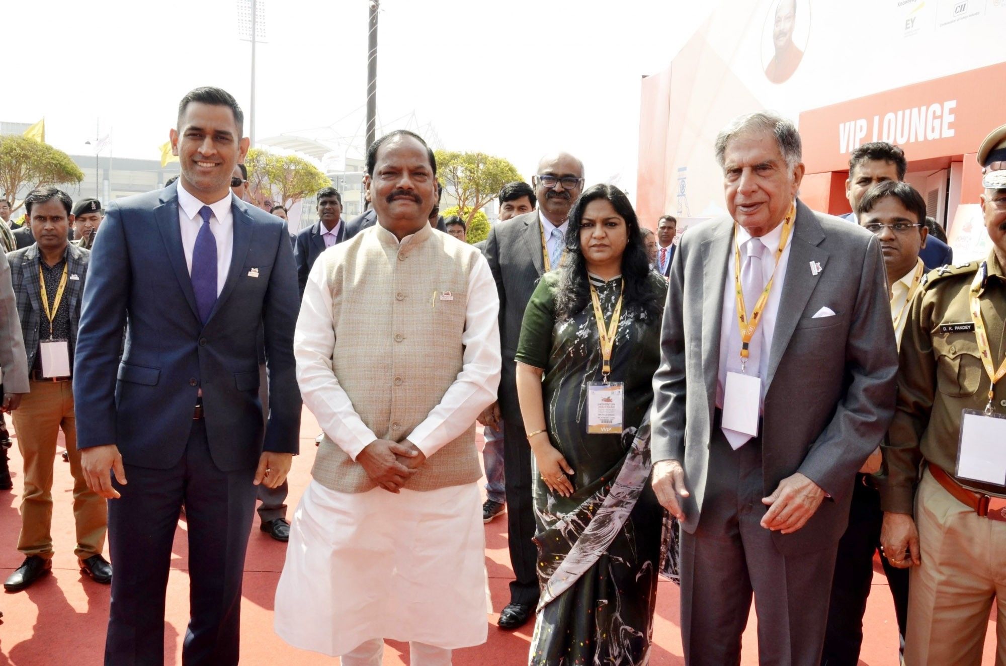 झारखंड वैश्विक निवेशक सम्मेलन 2017 में कई बड़े उद्योगपतियों ने हजारों करोड़ रुपए के निवेश का मुख्यमंत्री रघुबर दास से किया वादा 
