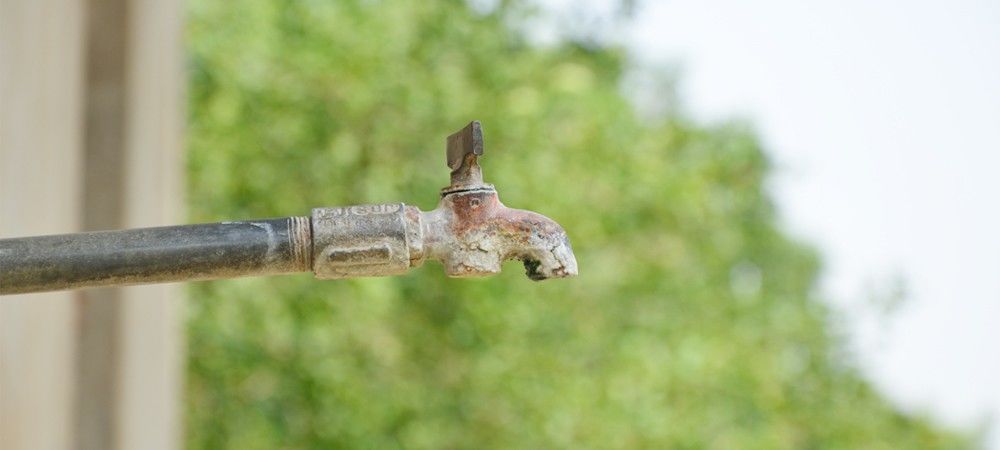 बांदा में पाइपलाइन में 25 साल से नहीं टपकी पानी की एक बूंद 