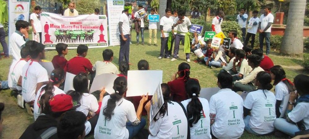 काशी में युवा लगा रहे चौपाल, मतदाताओं को कर रहे जागरूक
