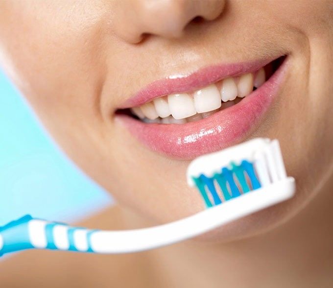 दांतों को स्वस्थ रखने के लिए बदलते रहें टूथब्रश
