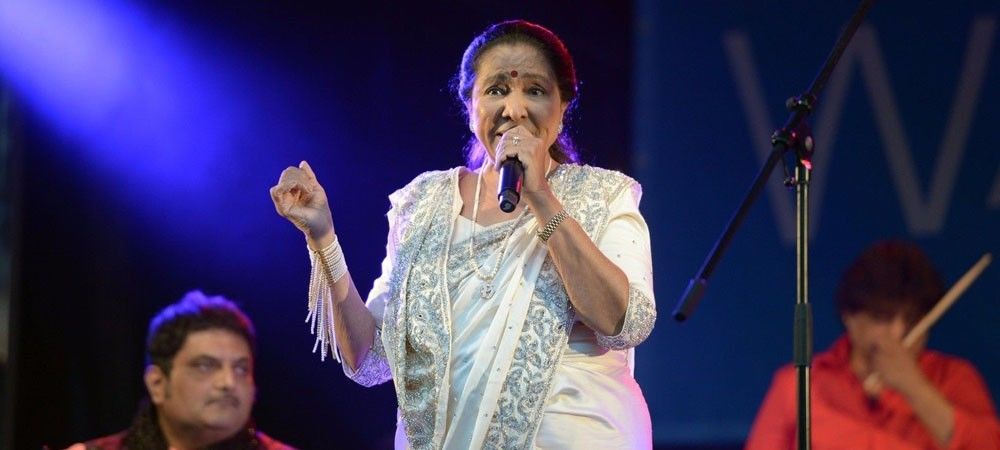 अहमदाबाद: संगीत कार्यक्रम में आशा भोसले का भव्य स्वागत  