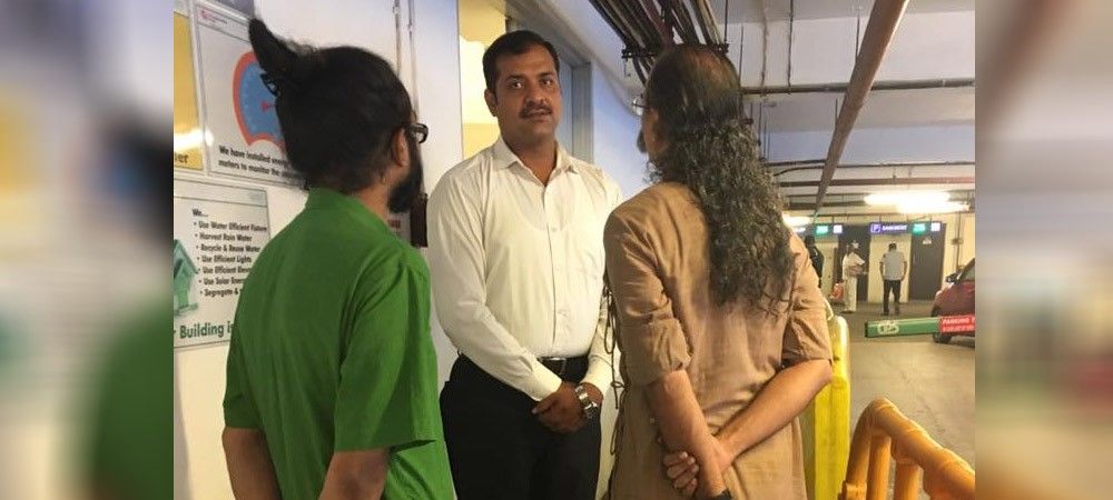 शर्मनाक : धोती पहने शख्स को कोलकाता के मॉल में नहीं मिली एंट्री , सोशल मीडिया पर भड़के लोग