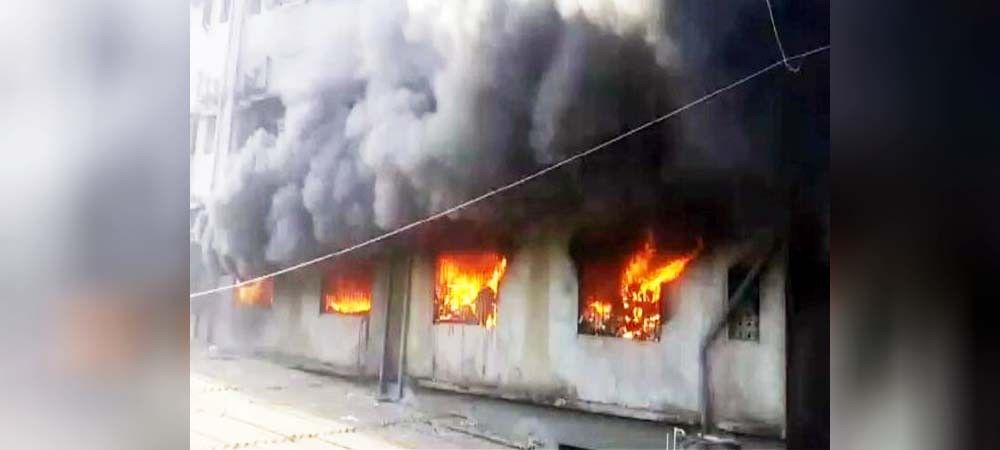 दक्षिण मुंबई में भीषण आग लगने से दो लोगों की मौत  