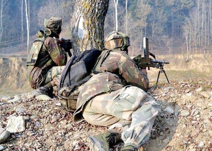 दक्षिण कश्मीर के पुलवामा में मुठभेड़ में तीन आतंकवादी ढेर