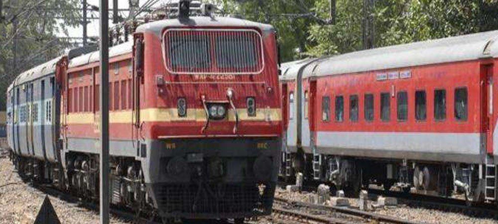 कोहरे में लेट न हो ट्रेंनें इसके लिए भारतीय रेल तकनीक का कर रहा  परीक्षण 