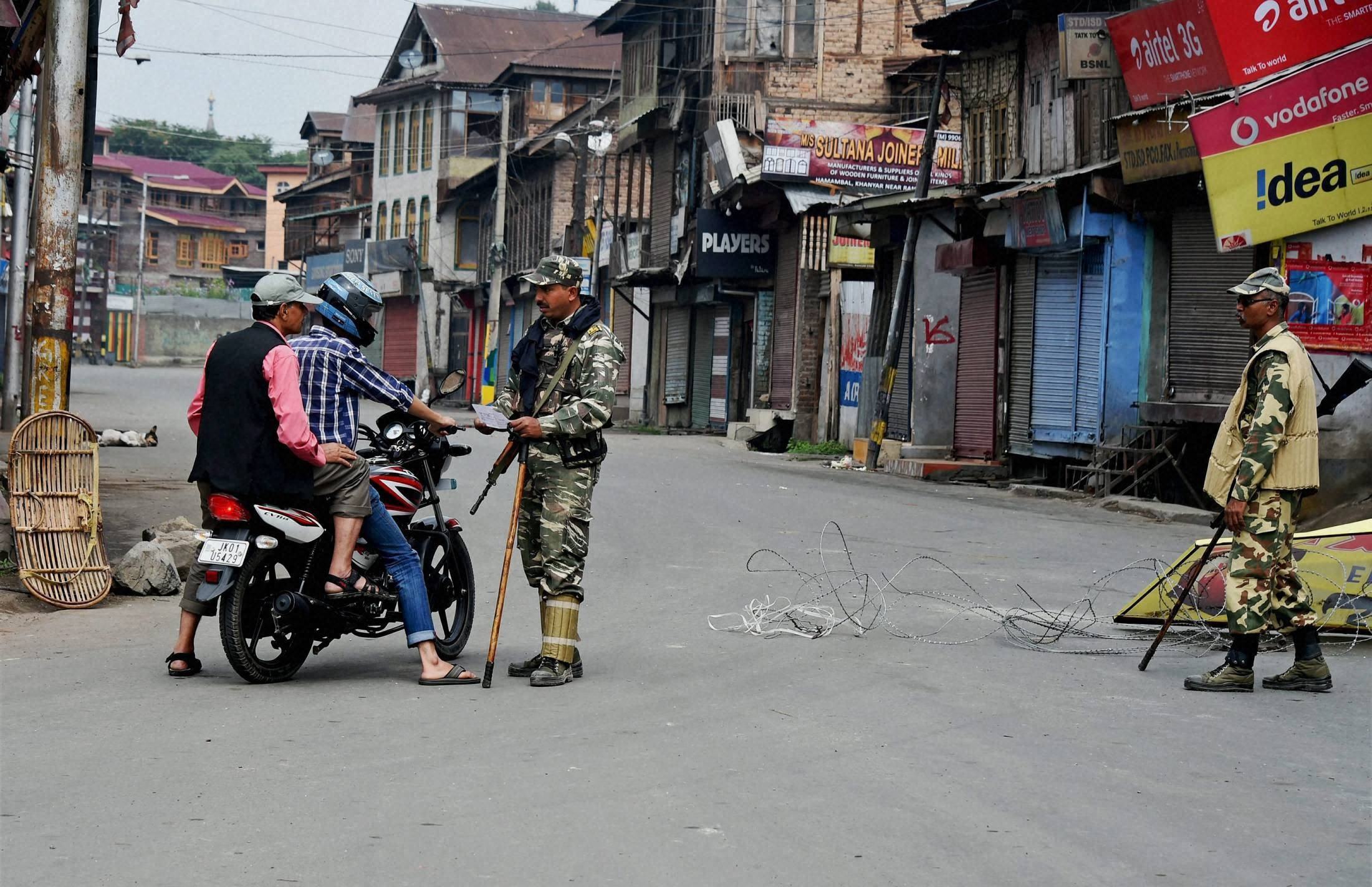 जम्मू-कश्मीरः किश्तवाड़ में पत्थरबाजी की घटना के बाद दूसरे दिन भी कर्फ्यू जारी