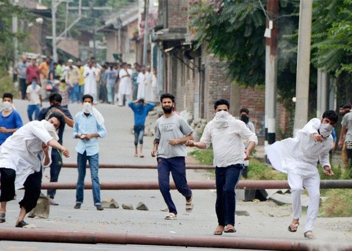 कश्मीर हिंसाः अलगाववादी समूहों ने शुक्रवार तक के लिए बढ़ाई हड़ताल की अवधि