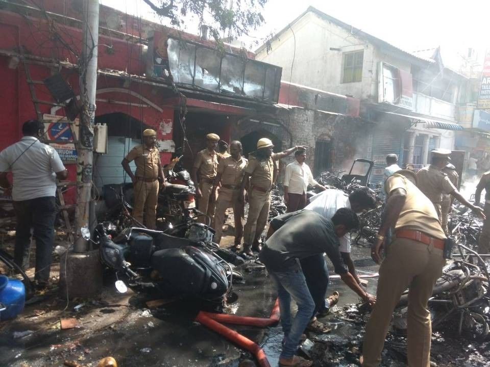 जल्लीकट्टू को लेकर चेन्नई में  हिंसक प्रदर्शन, थाने के बाहर आगजनी, पुलिस का लाठीचार्ज 