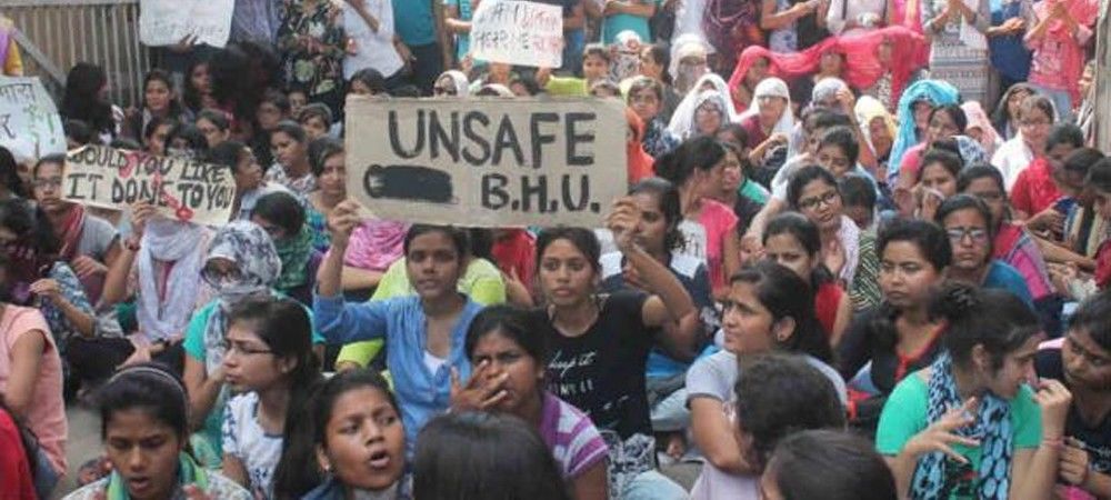 बीएचयू विवाद : 1200 छात्र-छात्राओं पर FIR दर्ज, हॉस्टल का काटा गया बिजली-पानी  कनेक्शन