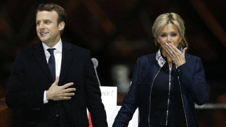 24 साल बड़ी टीचर से शादी करने वाले फ्रांस के नए राष्ट्रपति मैक्रॉन का जीवन दिलचस्प किस्सों से है भरा