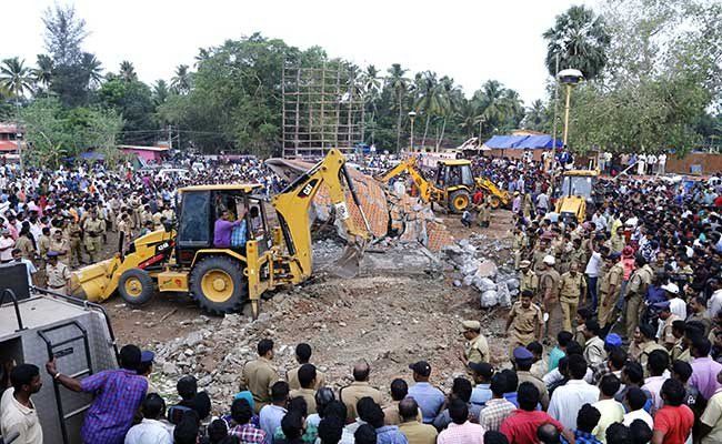 केरल: मंदिर में बड़ा हादसा, 106 की मौत 400 से ज्यादा घायल