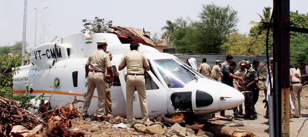 महाराष्ट्र मुख्यमंत्री देवेंद्र फडणवीस  का हेलीकॉप्टर लातूर में दुर्घटनाग्रस्त  